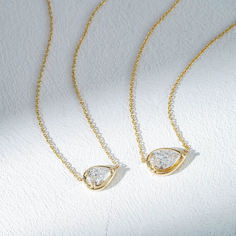 Кулон с грушевидным бриллиантовым силуэтом на цепочке из золота, Starsgem Fine Jewelry